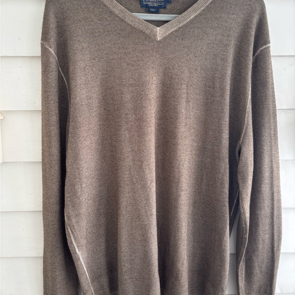 Pendleton Men's V-Neck Merino Wool Sweater in in a Greenish Brown Size Large - Picture 9 of 11